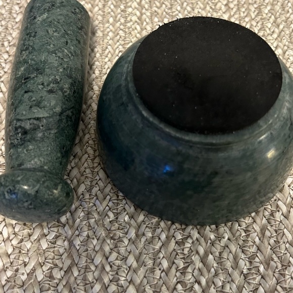 Green Marble Mortar and Pestle Set- NEW in box
KLEO by Stoncraft - Picture 3 of 7